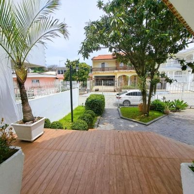 Casa Residencial com 206m², 4 quartos, 3 suítes, 4 garagens, no bairro Ponta De Baixo em São José
