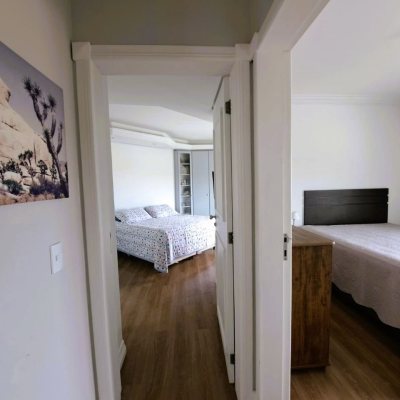 Casa Residencial com 206m², 4 quartos, 3 suítes, 4 garagens, no bairro Ponta De Baixo em São José