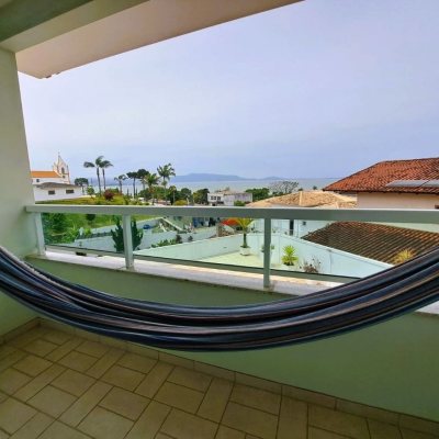 Casa Residencial com 206m², 4 quartos, 3 suítes, 4 garagens, no bairro Ponta De Baixo em São José