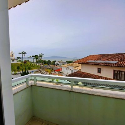 Casa Residencial com 206m², 4 quartos, 3 suítes, 4 garagens, no bairro Ponta De Baixo em São José