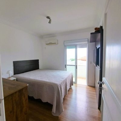 Casa Residencial com 206m², 4 quartos, 3 suítes, 4 garagens, no bairro Ponta De Baixo em São José