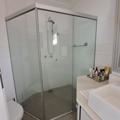 Casa Residencial com 206m², 4 quartos, 3 suítes, 4 garagens, no bairro Ponta De Baixo em São José