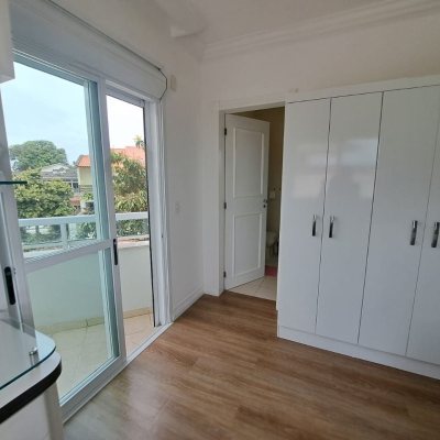 Casa Residencial com 206m², 4 quartos, 3 suítes, 4 garagens, no bairro Ponta De Baixo em São José