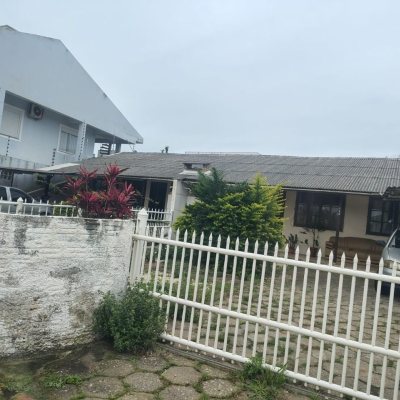 Casa Residencial com 129m², 4 quartos, 4 garagens, no bairro Ingleses em Florianópolis