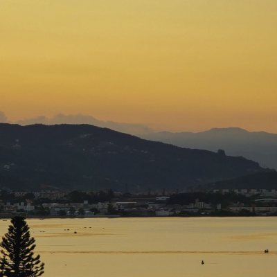 Cobertura com 337m², 3 quartos, 1 suíte, 2 garagens, no bairro Balneário em Florianópolis