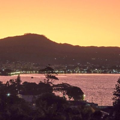 Cobertura com 337m², 3 quartos, 1 suíte, 2 garagens, no bairro Balneário em Florianópolis