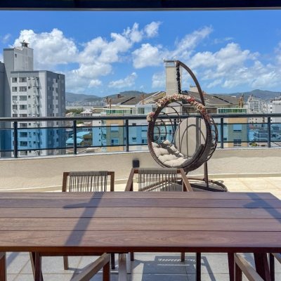 Cobertura com 337m², 3 quartos, 1 suíte, 2 garagens, no bairro Balneário em Florianópolis
