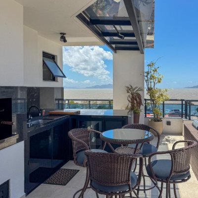 Cobertura com 337m², 3 quartos, 1 suíte, 2 garagens, no bairro Balneário em Florianópolis