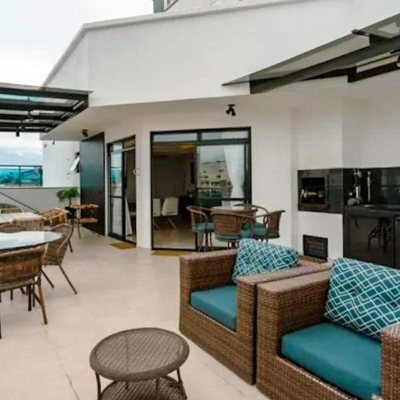 Cobertura com 337m², 3 quartos, 1 suíte, 2 garagens, no bairro Balneário em Florianópolis