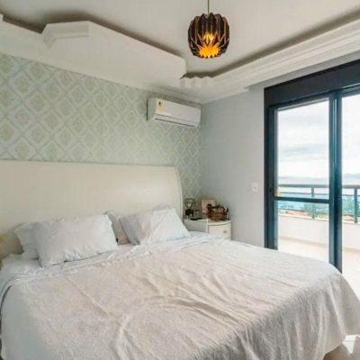 Cobertura com 337m², 3 quartos, 1 suíte, 2 garagens, no bairro Balneário em Florianópolis
