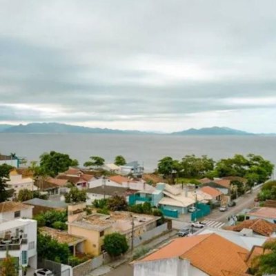 Cobertura com 337m², 3 quartos, 1 suíte, 2 garagens, no bairro Balneário em Florianópolis