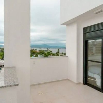 Cobertura com 337m², 3 quartos, 1 suíte, 2 garagens, no bairro Balneário em Florianópolis