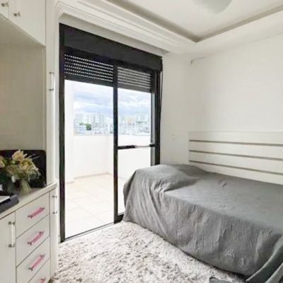 Cobertura com 337m², 3 quartos, 1 suíte, 2 garagens, no bairro Balneário em Florianópolis