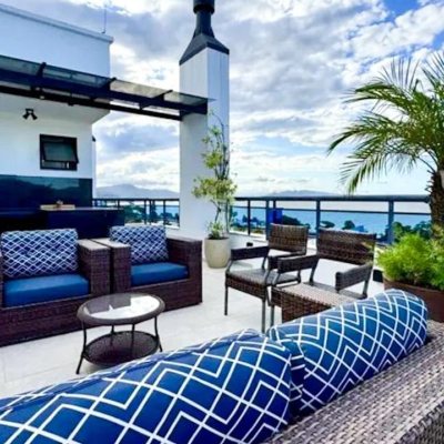 Cobertura com 337m², 3 quartos, 1 suíte, 2 garagens, no bairro Balneário em Florianópolis