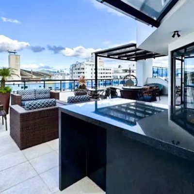 Cobertura com 337m², 3 quartos, 1 suíte, 2 garagens, no bairro Balneário em Florianópolis