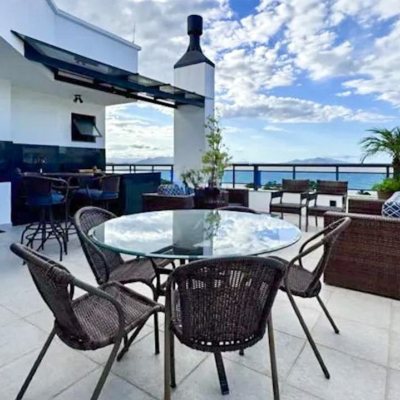 Cobertura com 337m², 3 quartos, 1 suíte, 2 garagens, no bairro Balneário em Florianópolis