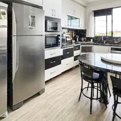 Cobertura com 337m², 3 quartos, 1 suíte, 2 garagens, no bairro Balneário em Florianópolis