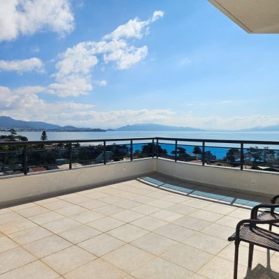 Cobertura com 337m², 3 quartos (sendo 1 suíte), 3 garagens, no bairro Balneário em Florianópolis