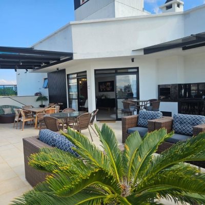 Cobertura com 337m², 3 quartos (sendo 1 suíte), 3 garagens, no bairro Balneário em Florianópolis