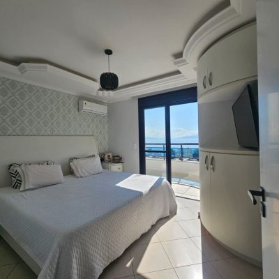 Cobertura com 337m², 3 quartos (sendo 1 suíte), 3 garagens, no bairro Balneário em Florianópolis