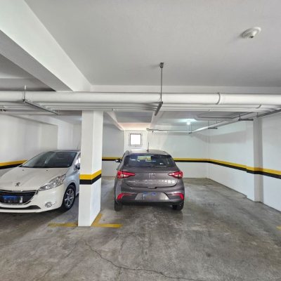 Cobertura com 337m², 3 quartos (sendo 1 suíte), 3 garagens, no bairro Balneário em Florianópolis