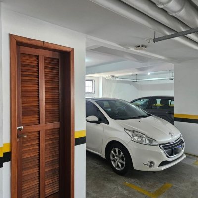 Cobertura com 337m², 3 quartos (sendo 1 suíte), 3 garagens, no bairro Balneário em Florianópolis