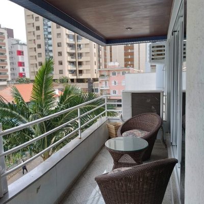 Apartamentos com 151m², 4 quartos (sendo 1 suíte), 2 garagens, no bairro Centro em Florianópolis
