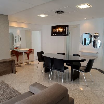 Apartamentos com 151m², 4 quartos (sendo 1 suíte), 2 garagens, no bairro Centro em Florianópolis