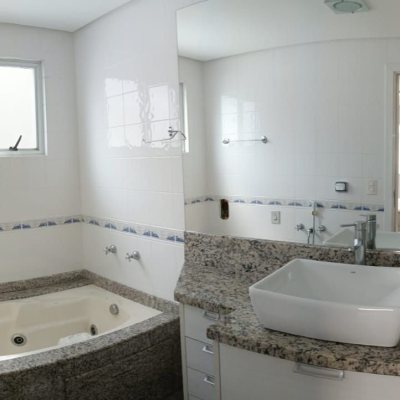 Apartamentos com 151m², 4 quartos (sendo 1 suíte), 2 garagens, no bairro Centro em Florianópolis