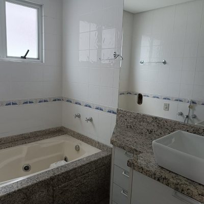 Apartamentos com 151m², 4 quartos (sendo 1 suíte), 2 garagens, no bairro Centro em Florianópolis