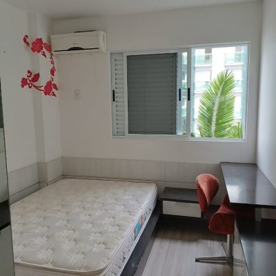 Apartamentos com 151m², 4 quartos (sendo 1 suíte), 2 garagens, no bairro Centro em Florianópolis