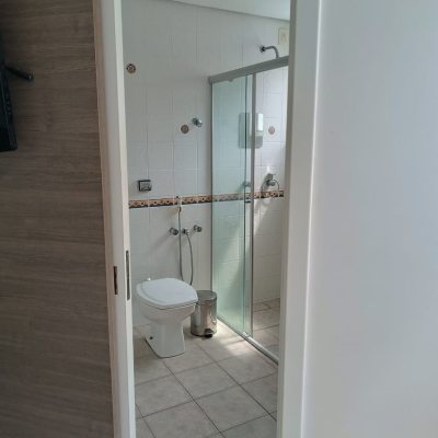 Apartamentos com 151m², 4 quartos (sendo 1 suíte), 2 garagens, no bairro Centro em Florianópolis