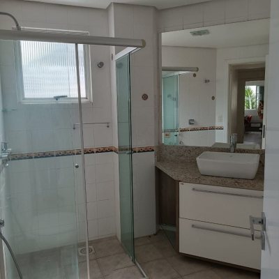 Apartamentos com 151m², 4 quartos (sendo 1 suíte), 2 garagens, no bairro Centro em Florianópolis