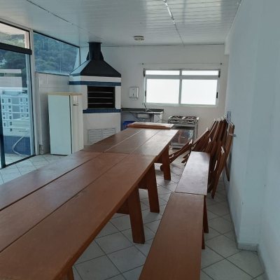 Apartamentos com 151m², 4 quartos (sendo 1 suíte), 2 garagens, no bairro Centro em Florianópolis