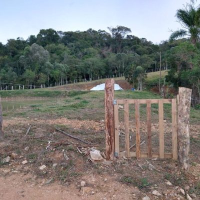 Chacara com 0m², 1 quarto, no bairro Centro em Anitápolis