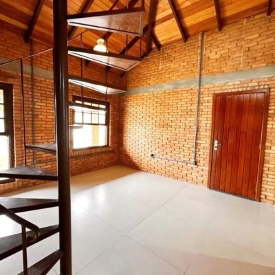 Casa Residencial com 120m², 3 quartos, 3 garagens, no bairro Campeche em Florianópolis