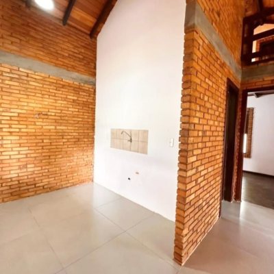 Casa Residencial com 120m², 3 quartos, 3 garagens, no bairro Campeche em Florianópolis