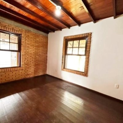 Casa Residencial com 120m², 3 quartos, 3 garagens, no bairro Campeche em Florianópolis