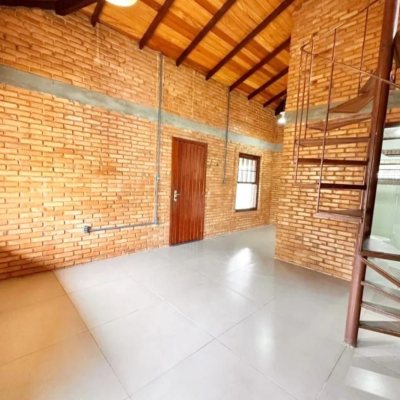 Casa Residencial com 120m², 3 quartos, 3 garagens, no bairro Campeche em Florianópolis