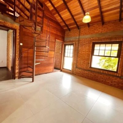 Casa Residencial com 120m², 3 quartos, 3 garagens, no bairro Campeche em Florianópolis