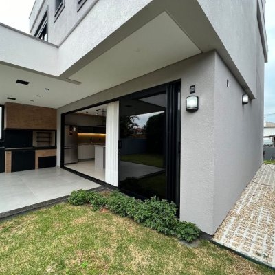 Casa em Condomínio com 185m², 3 quartos, 3 suítes, 2 garagens, no bairro Cachoeira Do Bom Jesus em Florianópolis