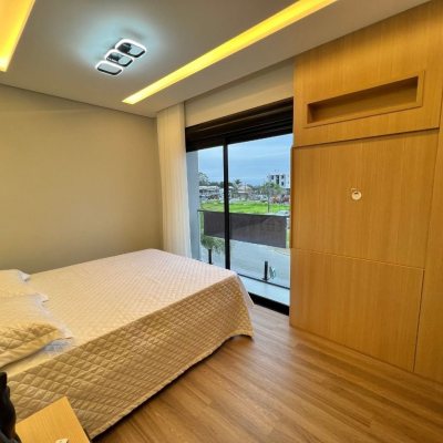 Casa em Condomínio com 185m², 3 quartos, 3 suítes, 2 garagens, no bairro Cachoeira Do Bom Jesus em Florianópolis