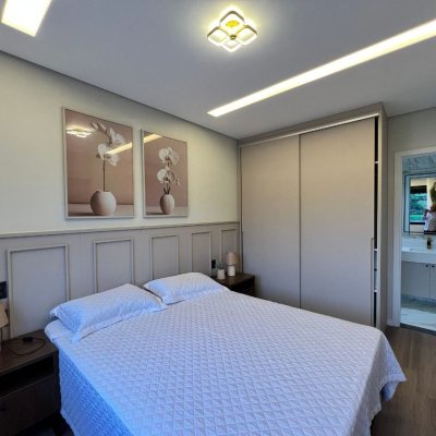 Casa em Condomínio com 185m², 3 quartos, 3 suítes, 2 garagens, no bairro Cachoeira Do Bom Jesus em Florianópolis