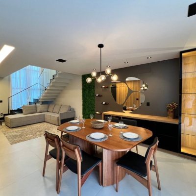 Casa em Condomínio com 185m², 3 quartos, 3 suítes, 2 garagens, no bairro Cachoeira Do Bom Jesus em Florianópolis