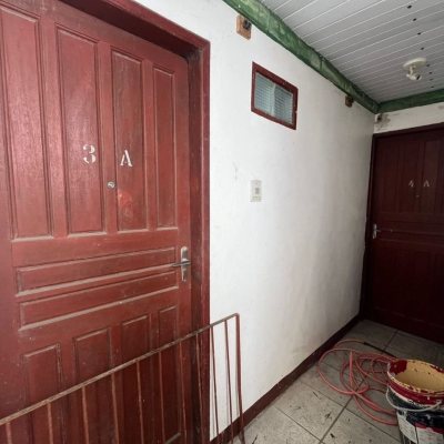 Predio com 326m², 4 garagens, no bairro Pantanal em Florianópolis