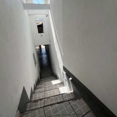 Predio com 326m², 4 garagens, no bairro Pantanal em Florianópolis