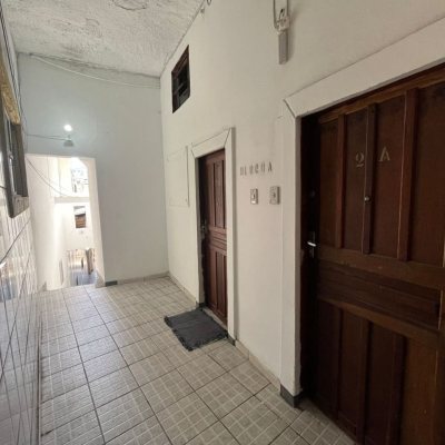 Predio com 326m², 4 garagens, no bairro Pantanal em Florianópolis