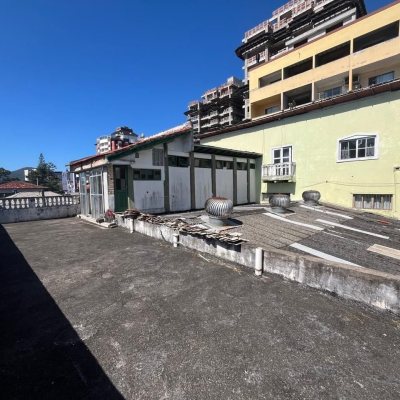 Predio com 326m², 4 garagens, no bairro Pantanal em Florianópolis