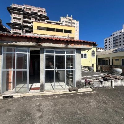 Predio com 326m², 4 garagens, no bairro Pantanal em Florianópolis