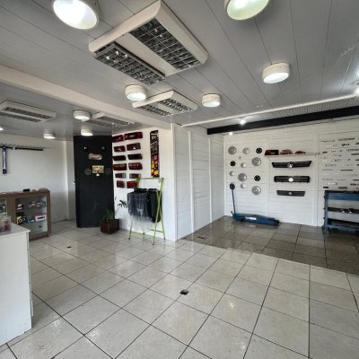 Predio com 326m², 4 garagens, no bairro Pantanal em Florianópolis